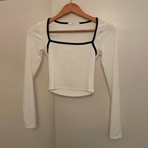 White square neck long sleeve cropped top